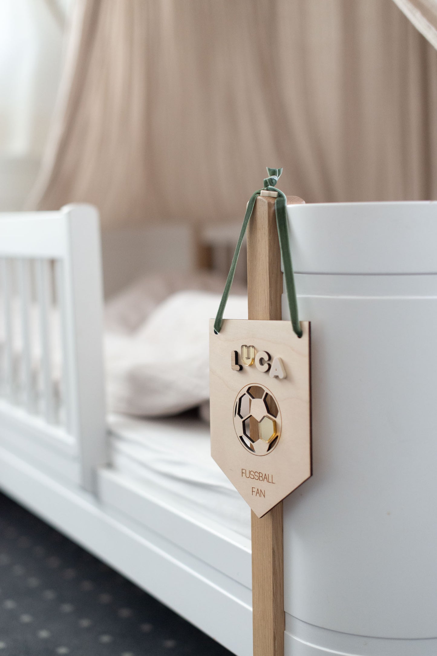 Wimpel Kinderzimmer Fußball – FUSSBALL – Wanddeko Fußball