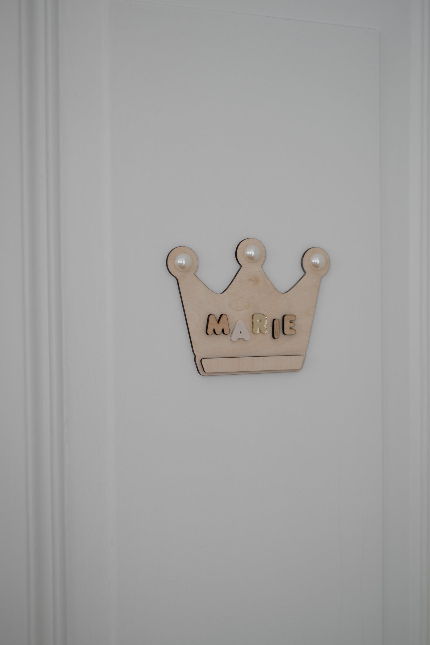 Türschild fürs Kinderzimmer mit 3D-Namen - Namensschild Baby - KRONE