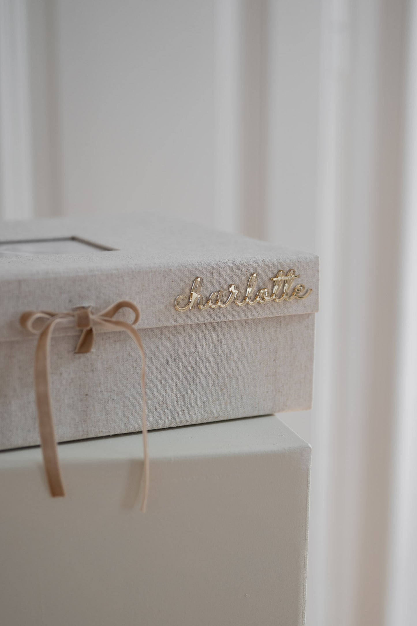 Personalisierte Erinnerungsbox - XL Baby Erinnerungsbox aus Leinen - KALLIGRAPHIE