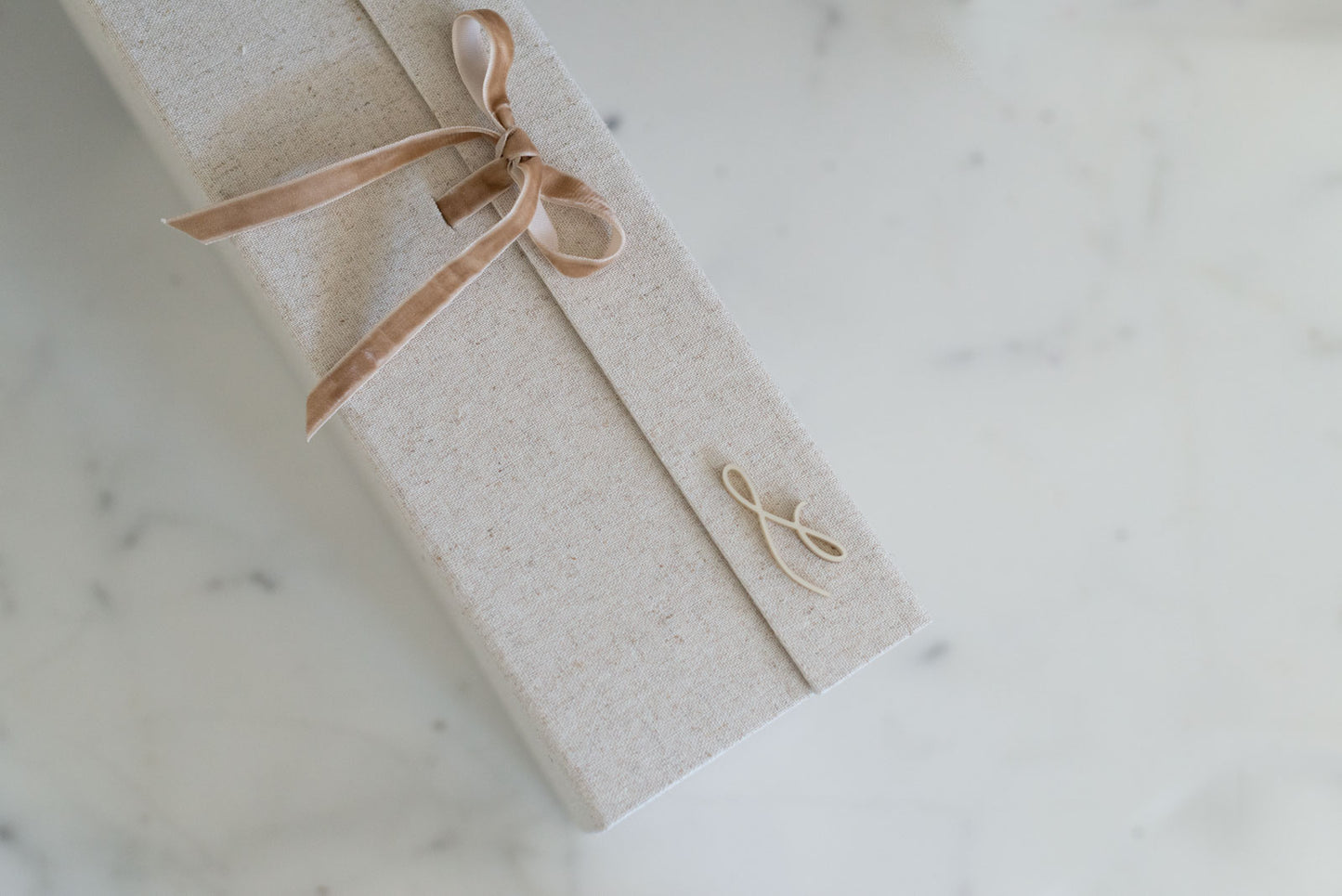 Personalisierte Erinnerungsbox - XL Baby Erinnerungsbox aus Leinen - MONOGRAM