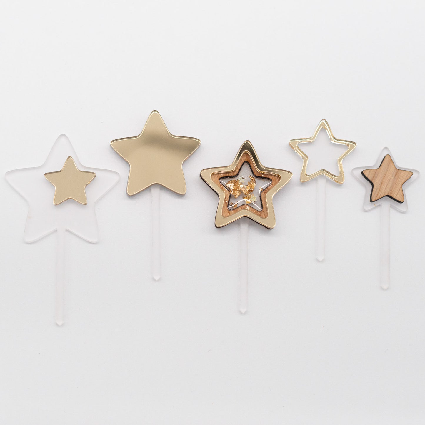 Caketopper Set bestehend aus 5 verschienden Sternen, unterschiedlich verziert mit goldenem Spiegelglas, Eichenholz und Blattgold
