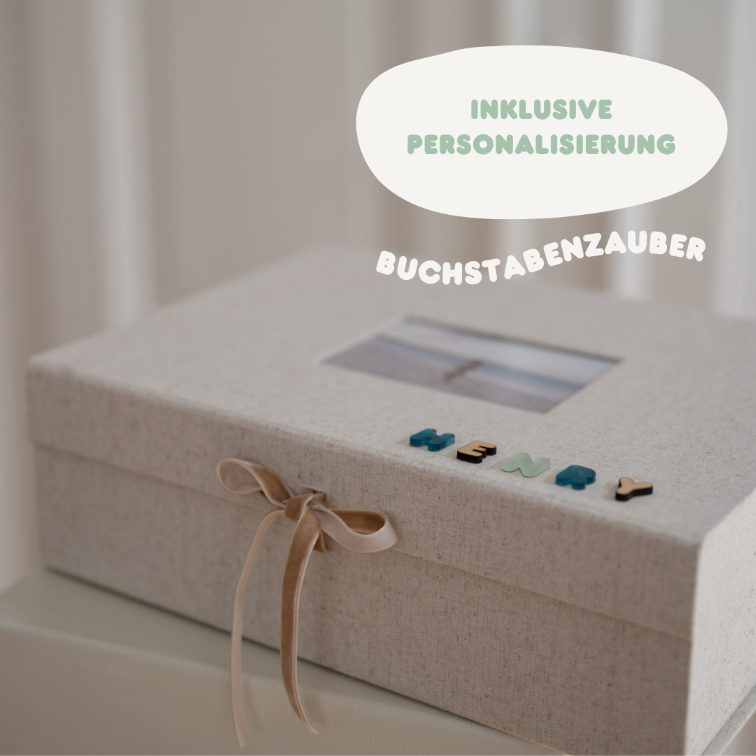 Personalisierte Erinnerungsbox - XL Baby Erinnerungsbox aus Leinen - BUCHSTABENZAUBER
