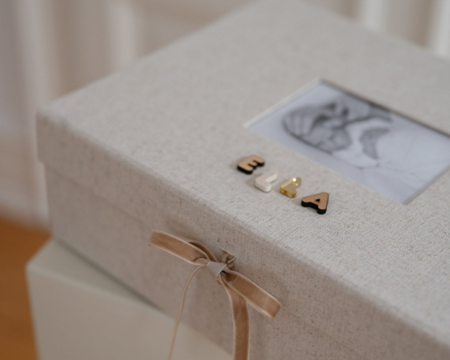 Personalisierte Erinnerungsbox - XL Baby Erinnerungsbox aus Leinen - BUCHSTABENZAUBER