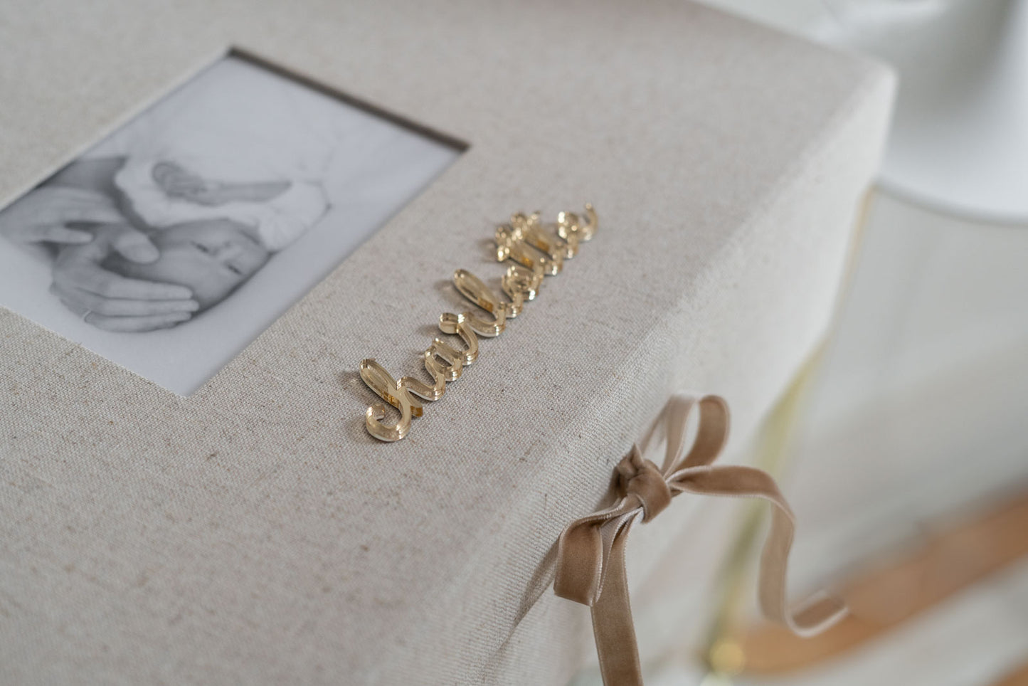 Personalisierte Erinnerungsbox - XL Baby Erinnerungsbox aus Leinen - KALLIGRAPHIE