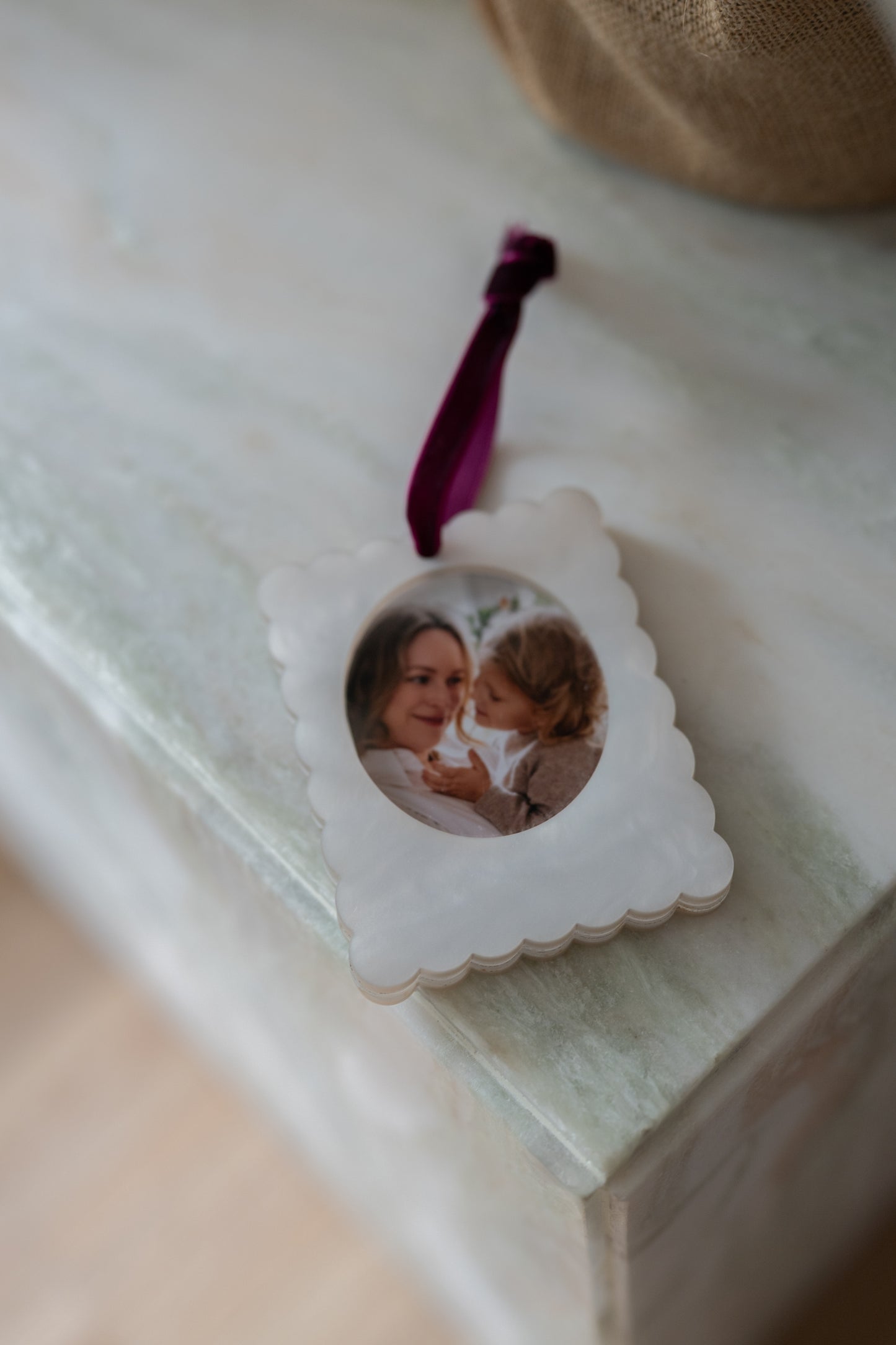 Perlmutt Bilderrahmen als Weihnachtsanhänger  - Personalisiert - WEIHNACHTEN 2025