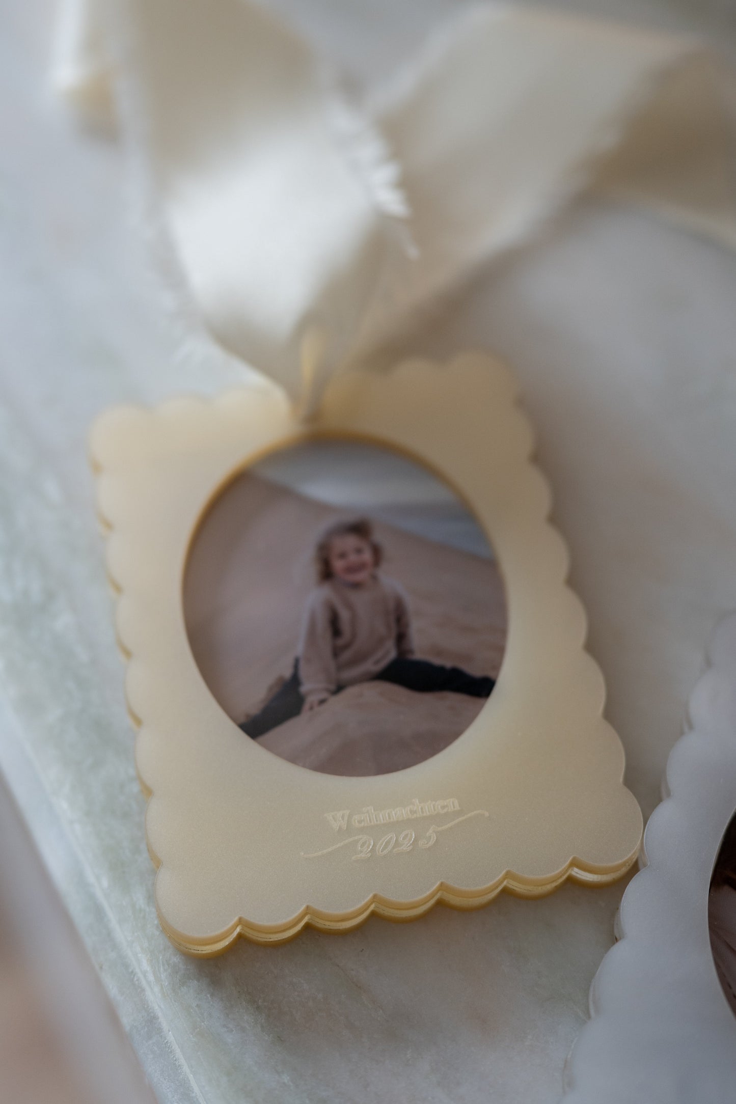 Perlmutt Bilderrahmen als Weihnachtsanhänger  - Personalisiert - WEIHNACHTEN 2025