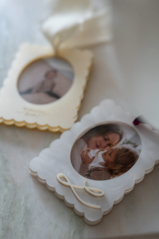 Perlmutt Bilderrahmen als Weihnachtsanhänger  - Personalisiert - BUCHSTABEN