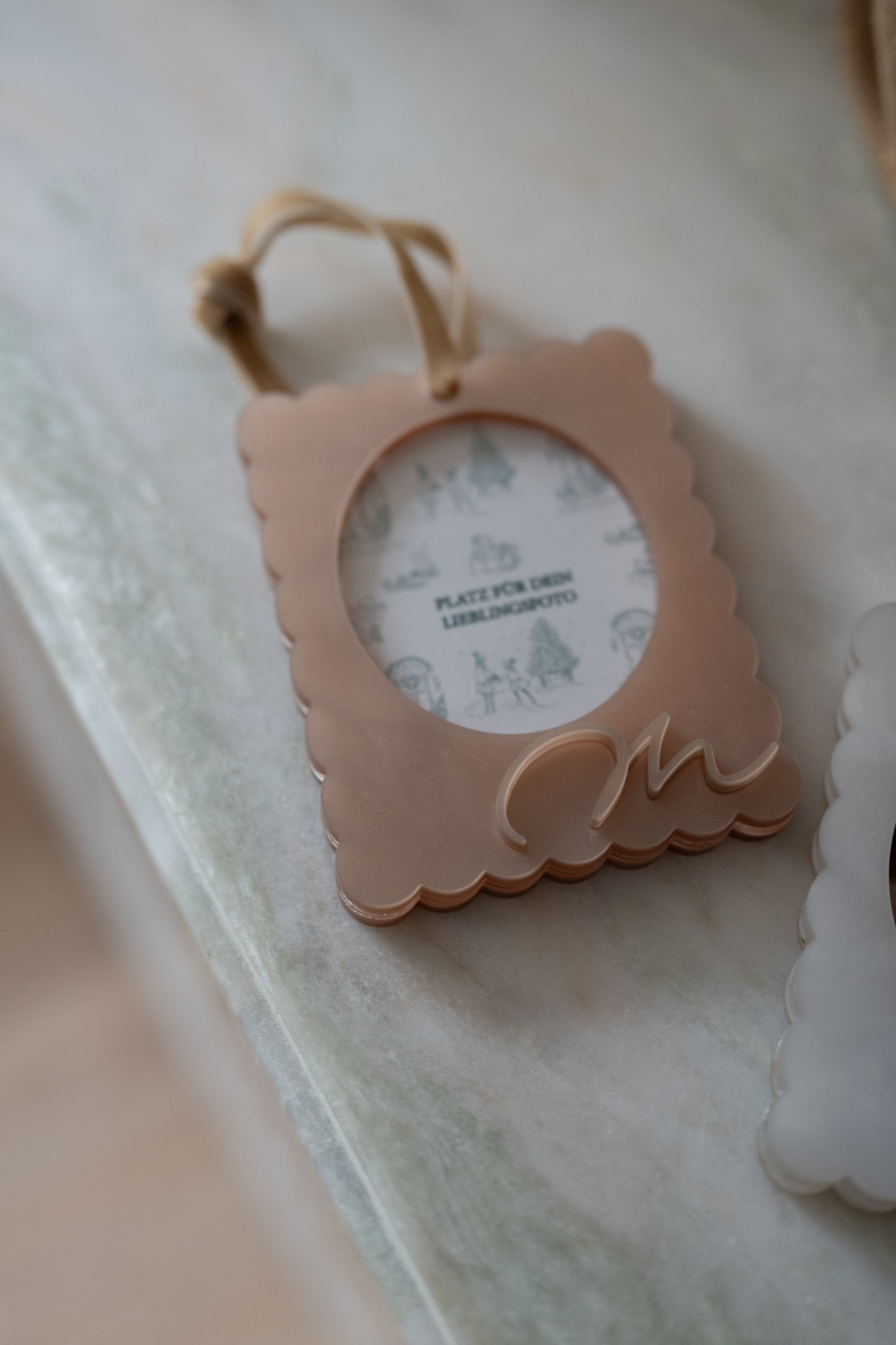 Perlmutt Bilderrahmen als Weihnachtsanhänger  - Personalisiert - BUCHSTABEN