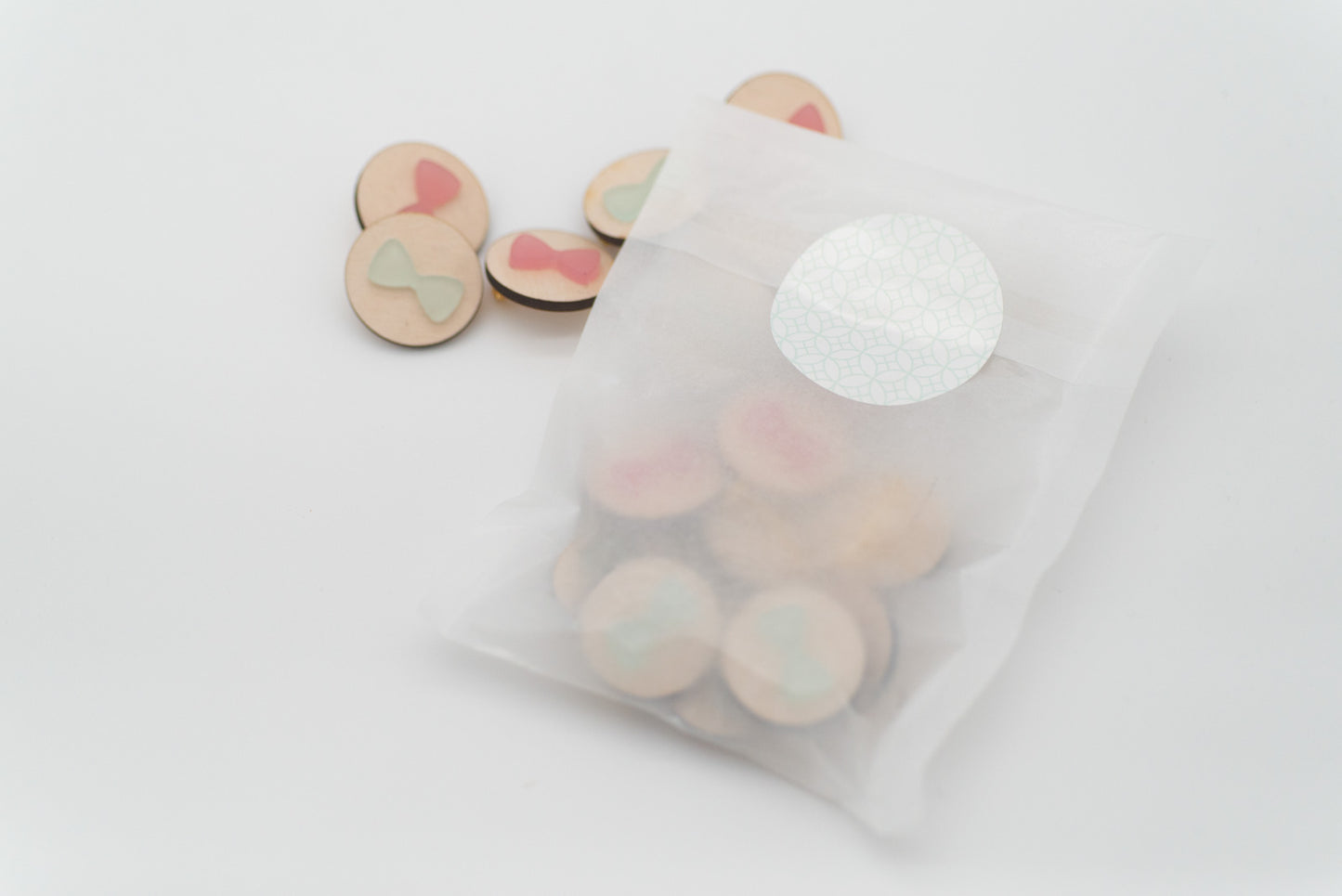 Verpackung Babyparty Spiel Buttons mit rosa und blauen Schleifen